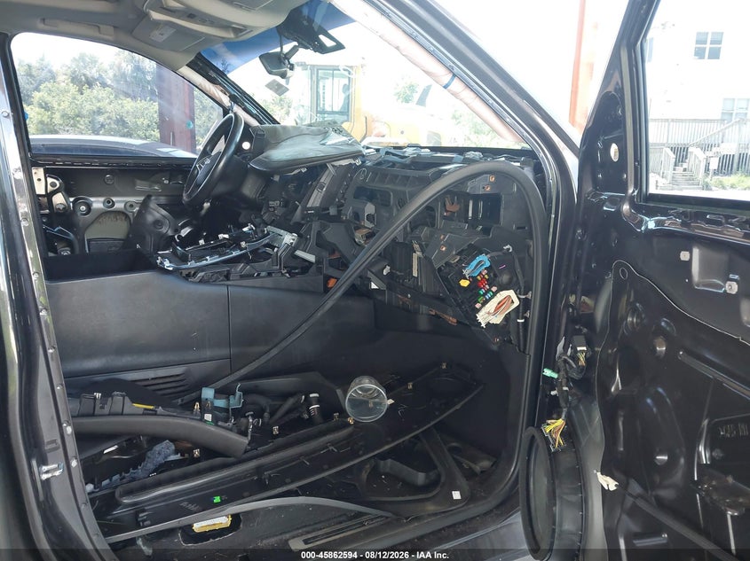2016 CADILLAC ESCALADE auction photo 5