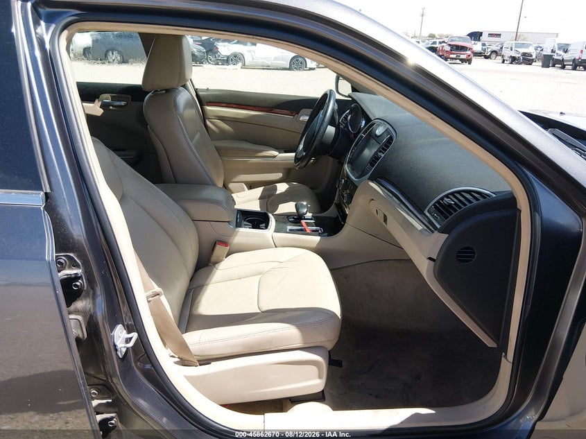 2014 CHRYSLER 300 · Photo 5