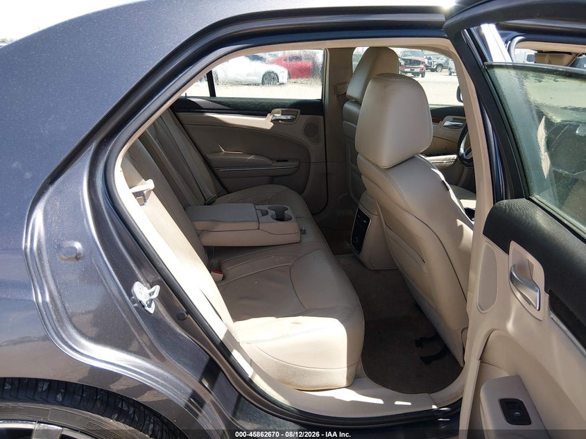 2014 CHRYSLER 300 · Photo 8