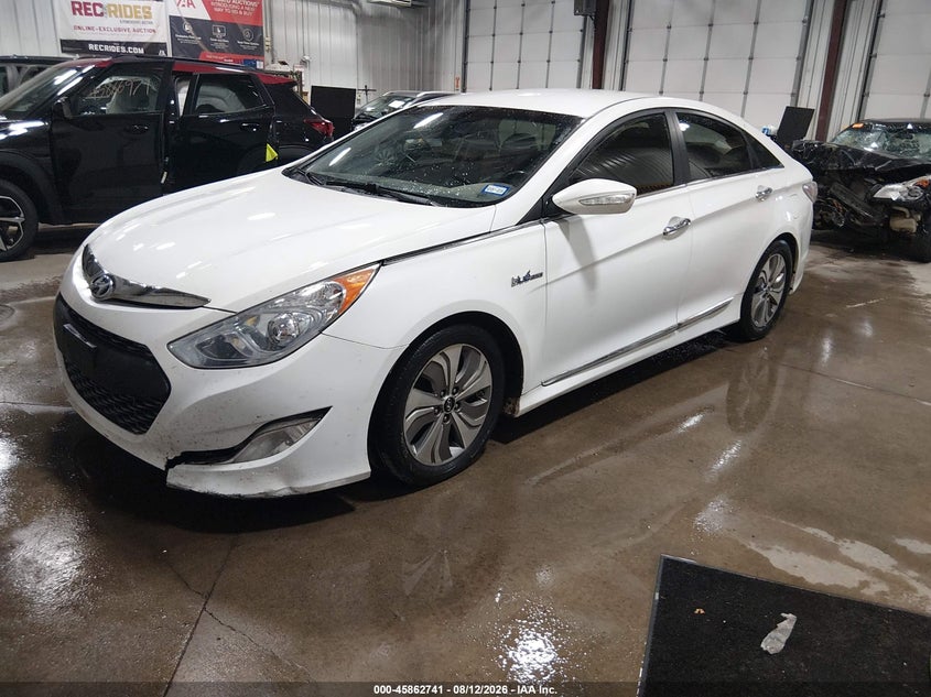 2013 Hyundai Sonata, По кругу, IAAI, VIN KMHEC4A48DA088569 — фото 2