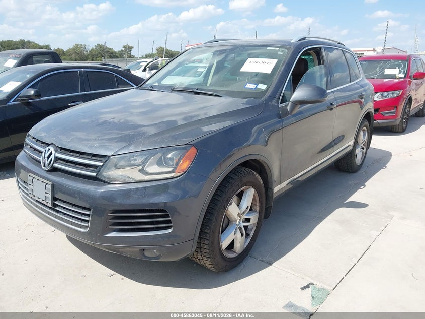2012 VOLKSWAGEN TOUAREG auction photo 2