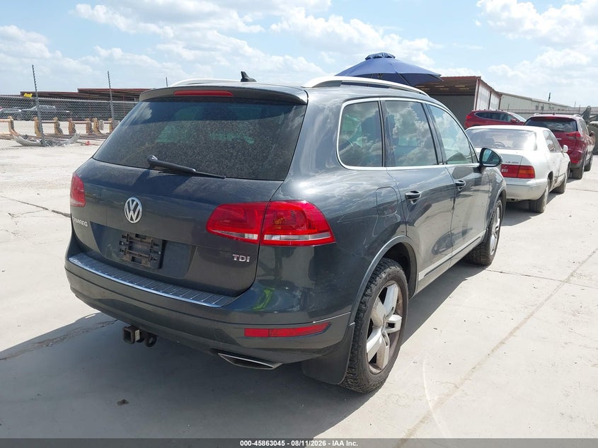 2012 VOLKSWAGEN TOUAREG auction photo 4