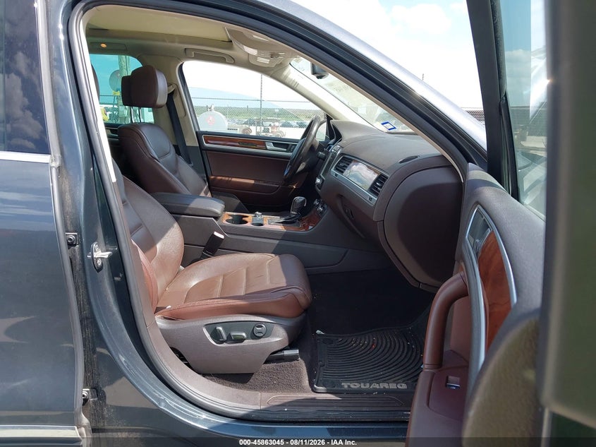 2012 VOLKSWAGEN TOUAREG auction photo 5