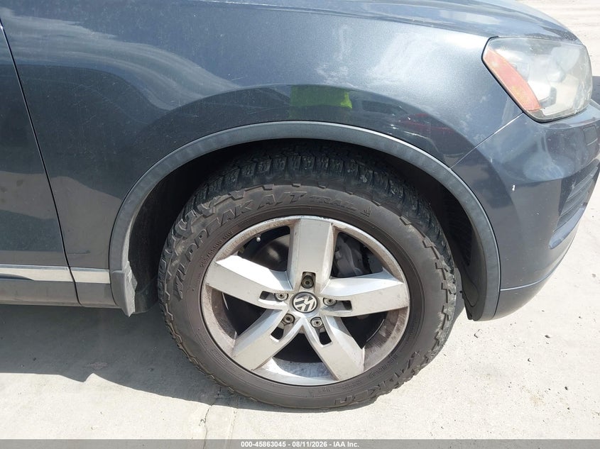 2012 VOLKSWAGEN TOUAREG auction photo 6