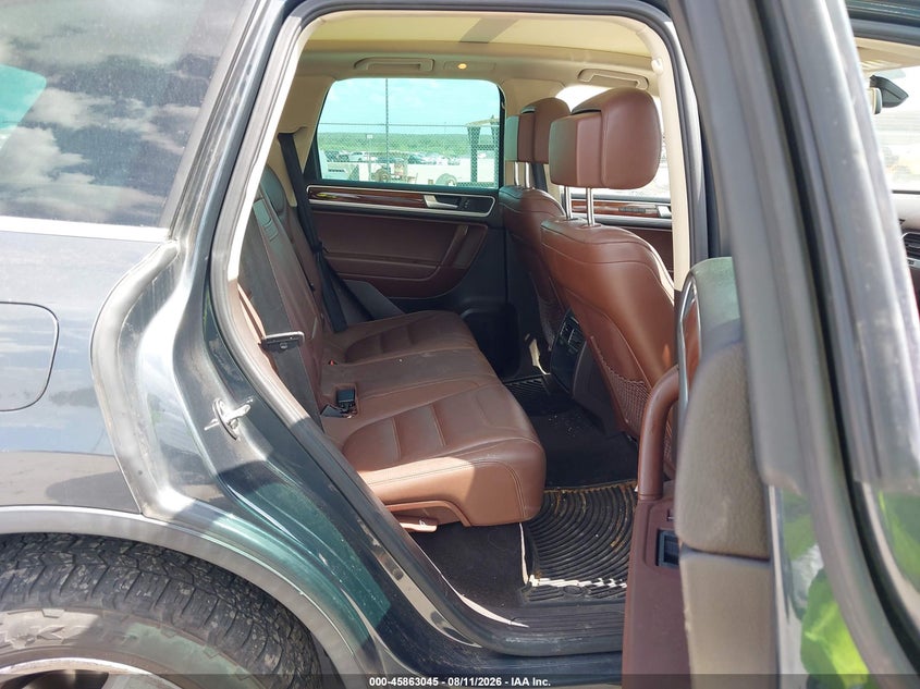 2012 VOLKSWAGEN TOUAREG auction photo 8