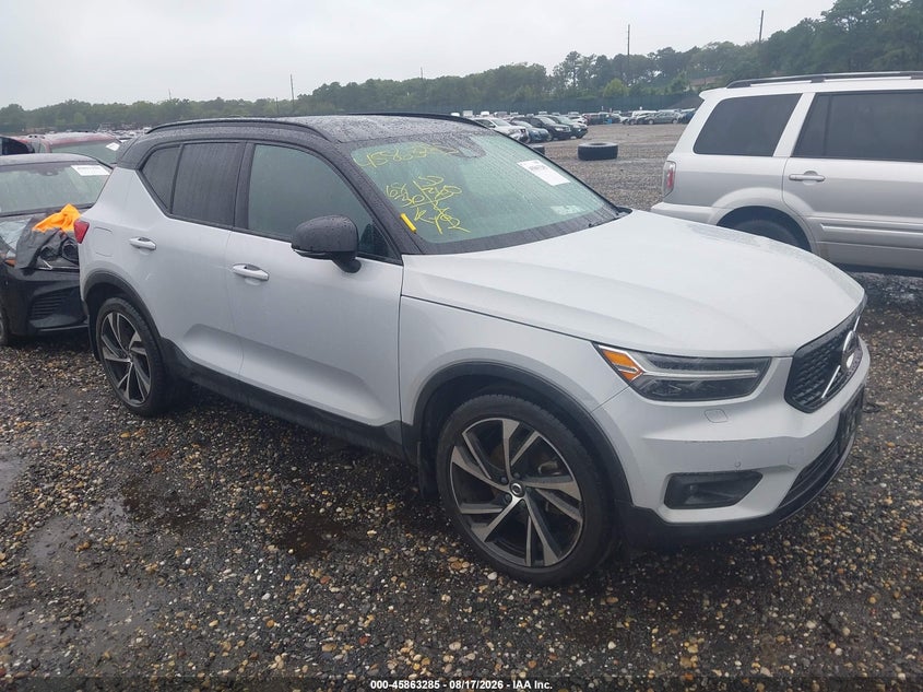 2022 VOLVO XC40 auction photo 1