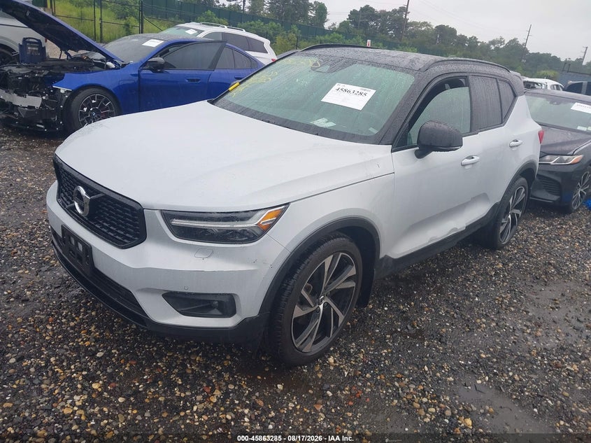 2022 VOLVO XC40 auction photo 2