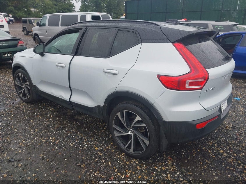 2022 VOLVO XC40 auction photo 3