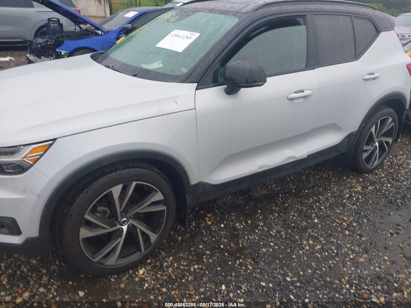 2022 VOLVO XC40 auction photo 6