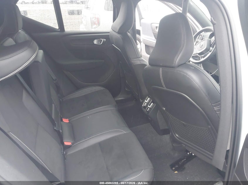 2022 VOLVO XC40 auction photo 8