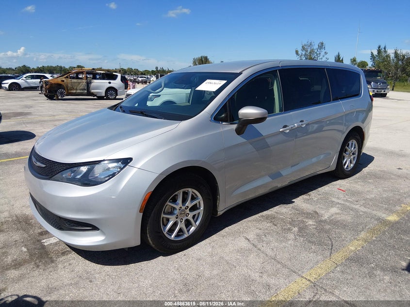 2023 CHRYSLER VOYAGER auction photo 2