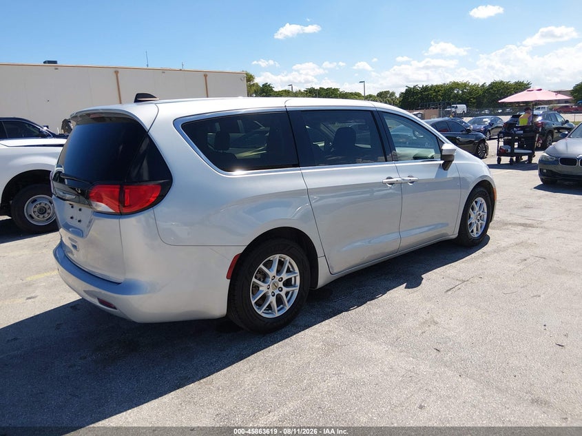 2023 CHRYSLER VOYAGER auction photo 4