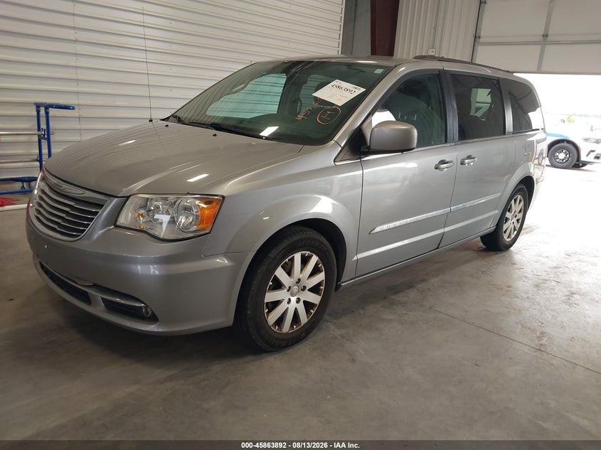2016 CHRYSLER TOWN & COUNTRY auction photo 2