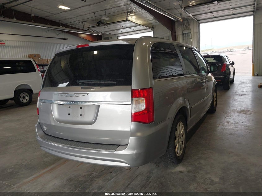 2016 CHRYSLER TOWN & COUNTRY auction photo 4