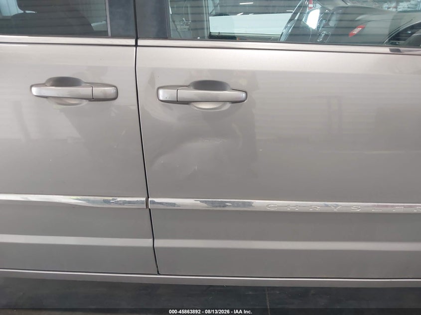 2016 CHRYSLER TOWN & COUNTRY auction photo 6