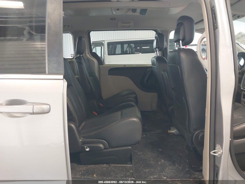 2016 CHRYSLER TOWN & COUNTRY auction photo 8