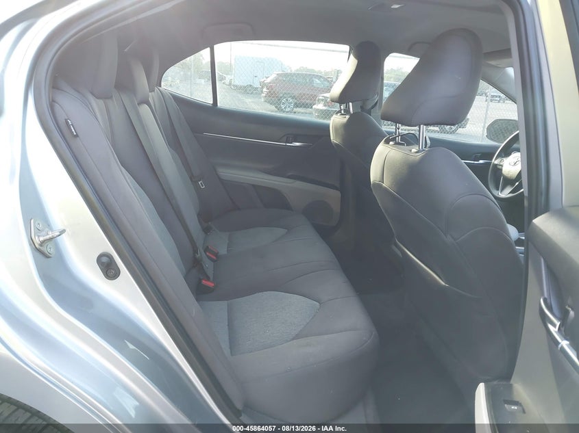 TOYOTA CAMRY - zdjęcie 8