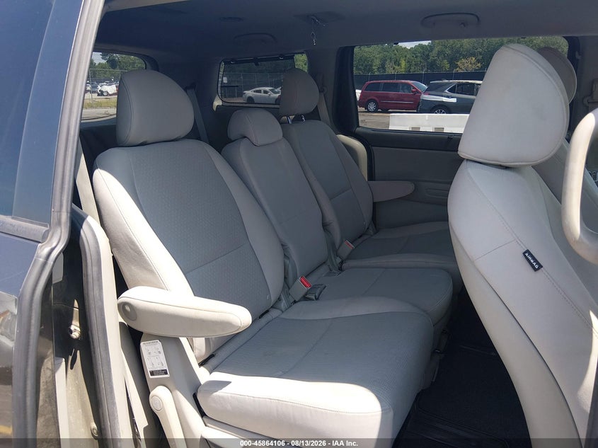 2016 KIA SEDONA auction photo 8
