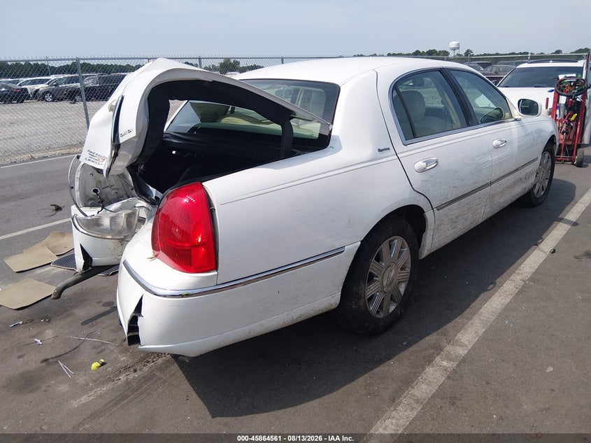2007 LINCOLN TOWN CAR auction photo 4