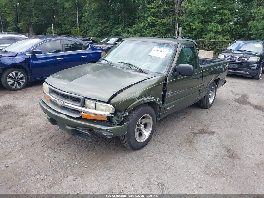 2001 Chevrolet S-10 Ls, Left Side, IAAI, VIN 1GCCS145818188742 — photo 2