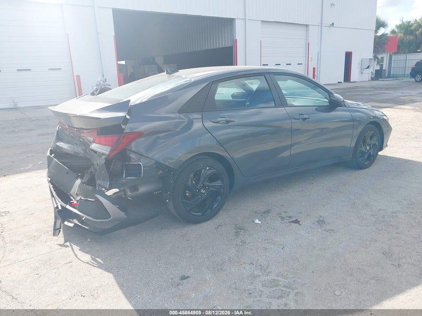 2026 HYUNDAI ELANTRA auction photo 4