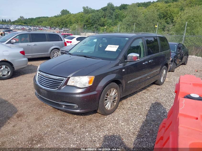 2014 CHRYSLER TOWN & COUNTRY auction photo 2