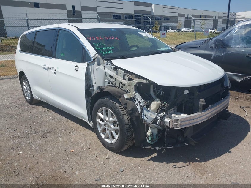 2017 Chrysler Pacifica Touring, Front, IAAI, VIN 2C4RC1DG6HR695033