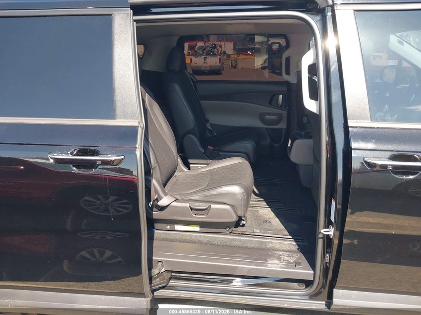 2025 KIA CARNIVAL MPV HYBRID auction photo 8