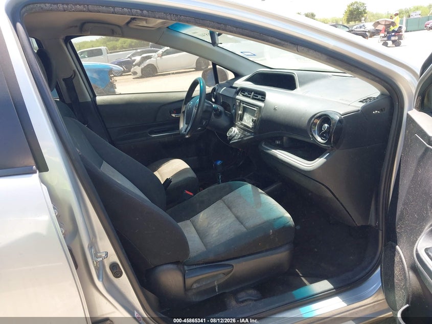 2015 TOYOTA PRIUS C auction photo 5