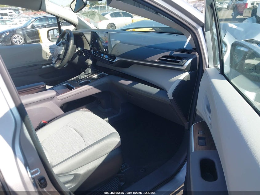 2024 TOYOTA SIENNA auction photo 5
