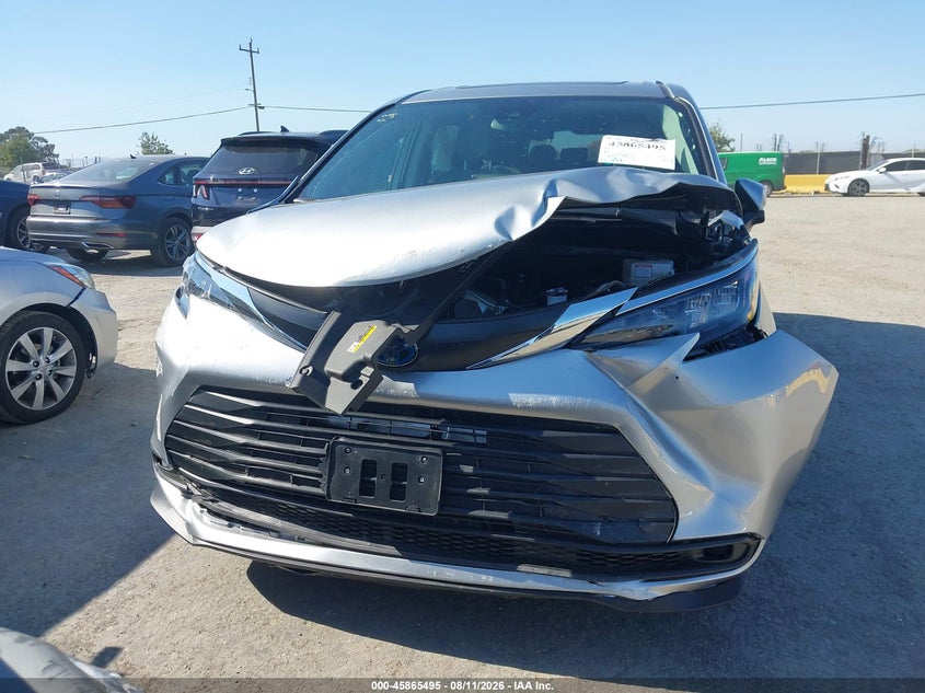 2024 TOYOTA SIENNA auction photo 6