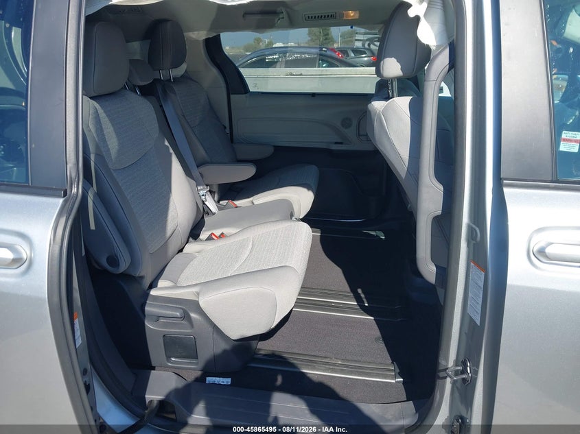 2024 TOYOTA SIENNA auction photo 8