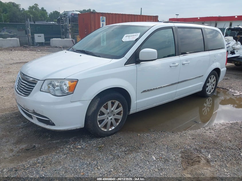 2015 CHRYSLER TOWN & COUNTRY auction photo 2