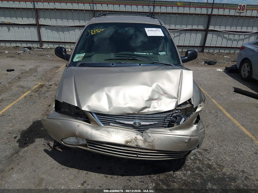 2003 CHRYSLER TOWN & COUNTRY auction photo 6