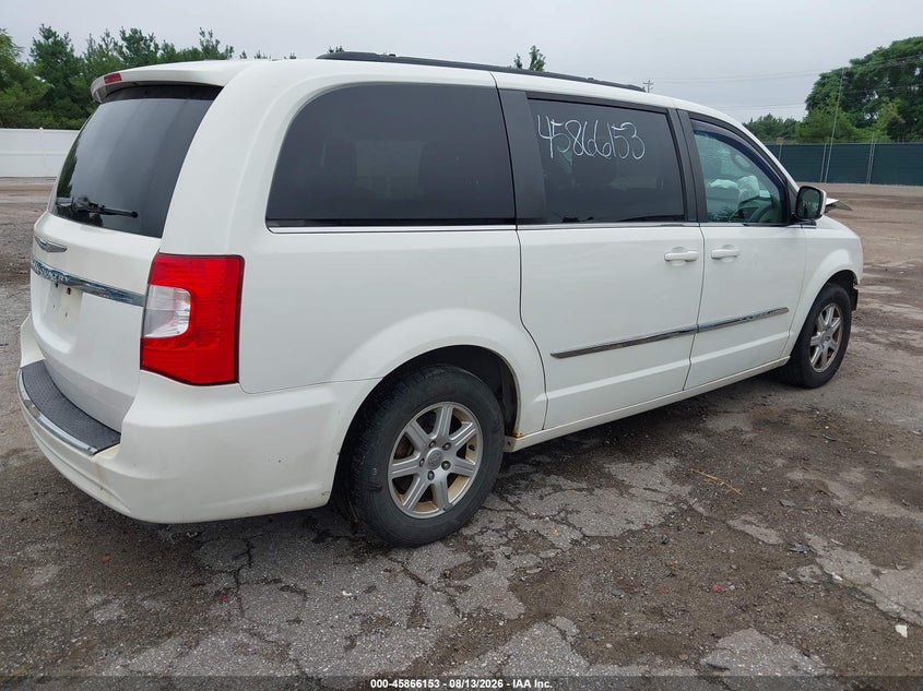 2012 CHRYSLER TOWN & COUNTRY auction photo 4