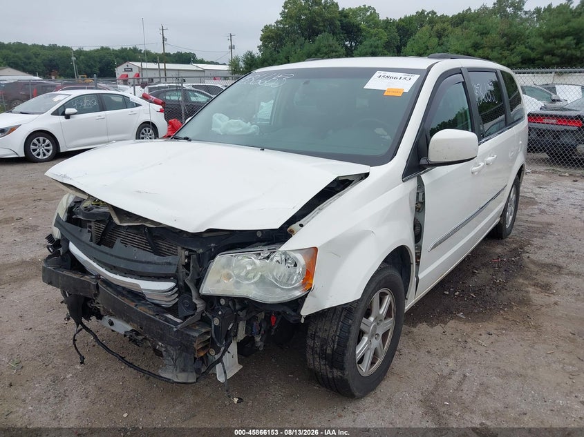 2012 CHRYSLER TOWN & COUNTRY auction photo 6