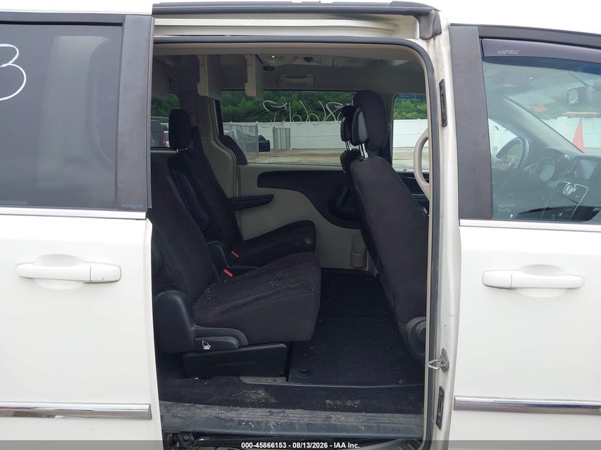 2012 CHRYSLER TOWN & COUNTRY auction photo 8