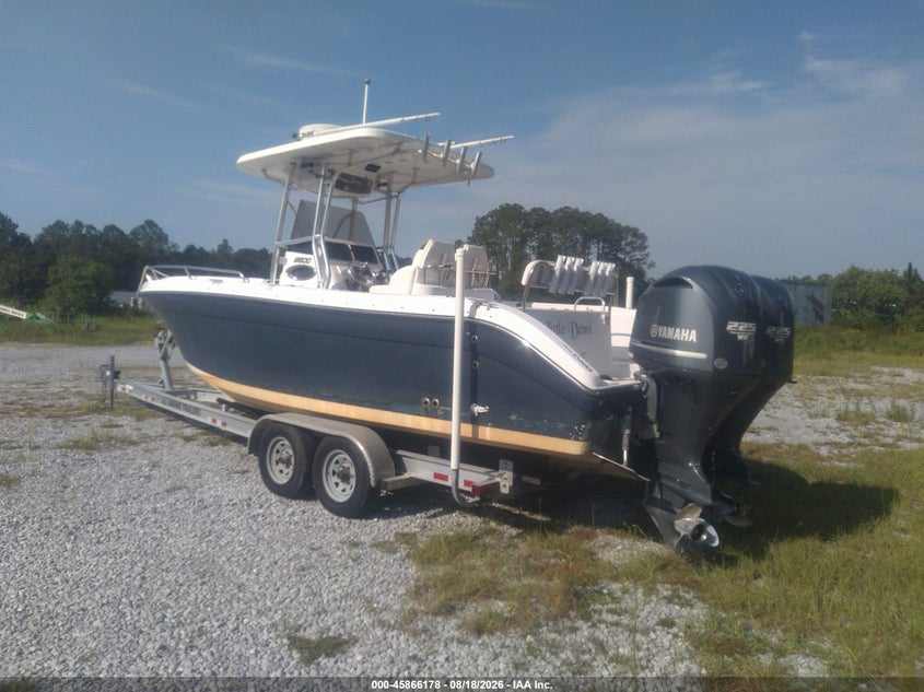 2014 CENTURY 26' auction photo 3