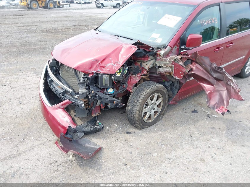 2012 CHRYSLER TOWN & COUNTRY auction photo 6