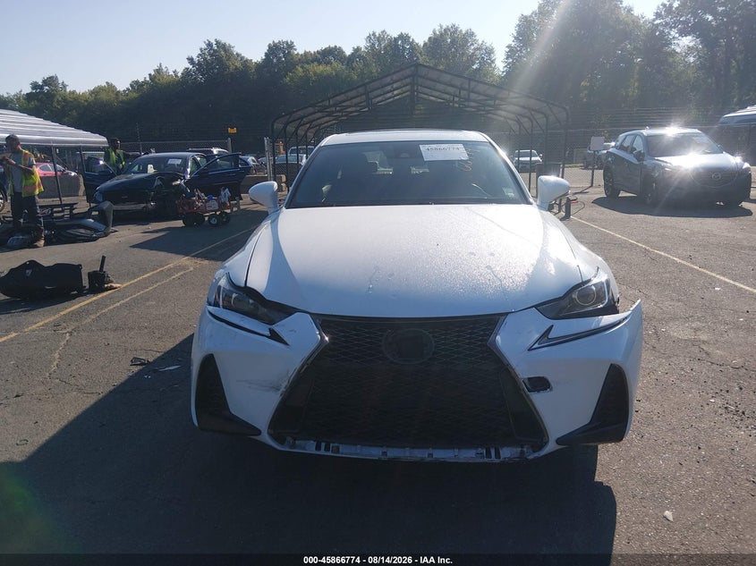 2018 LEXUS IS 300 · Фото 12