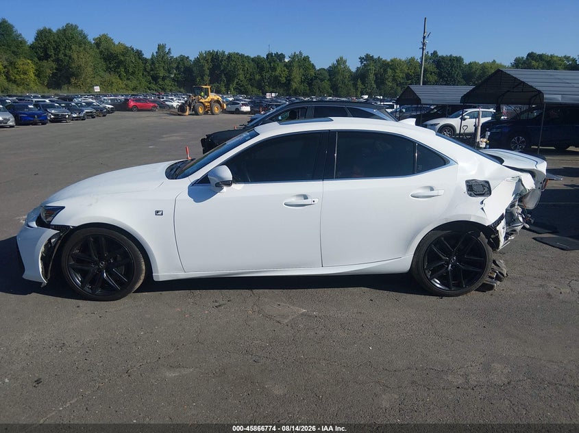 2018 LEXUS IS 300 · Фото 14