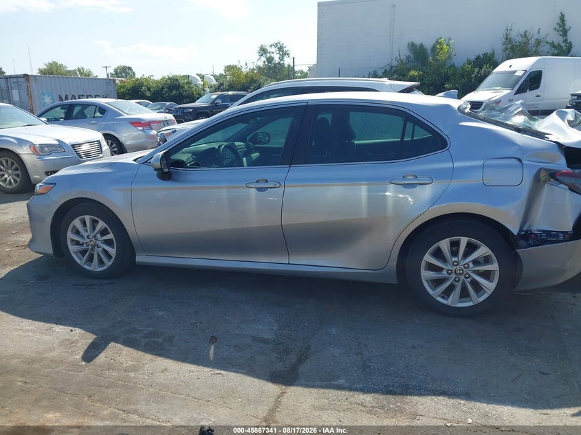 TOYOTA CAMRY - zdjęcie 14
