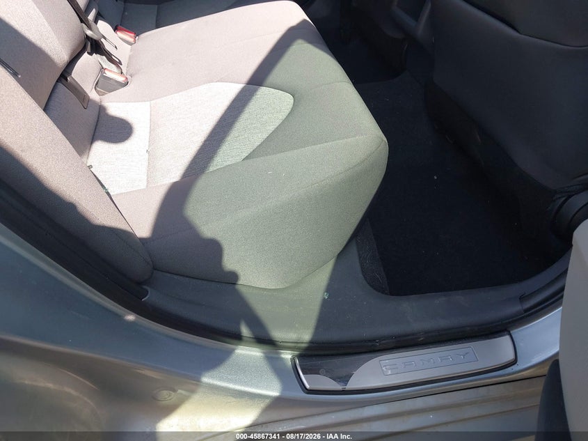 TOYOTA CAMRY - zdjęcie 8