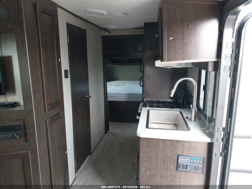 2019 HEARTLAND SHADOW CRUISER 200RD auction photo 5