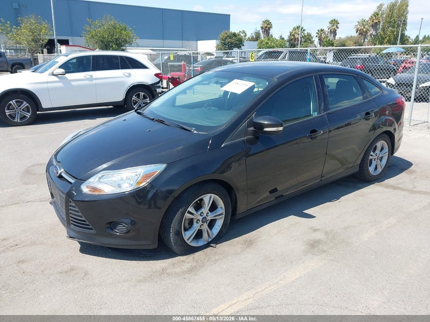 2014 Ford Focus, Right Front, IAAI, VIN 1FADP3F23EL408009 — photo 2