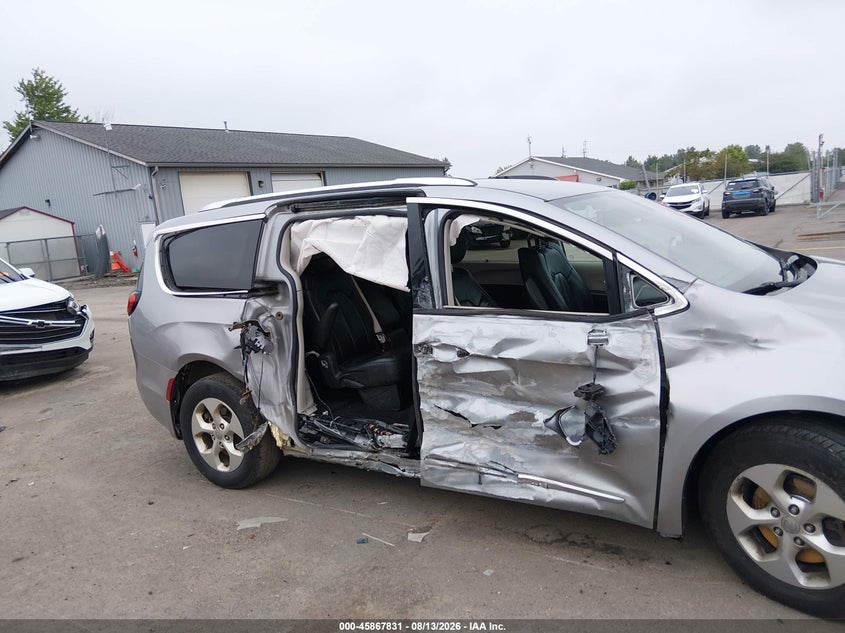 Photo 13 - CHRYSLER PACIFICA