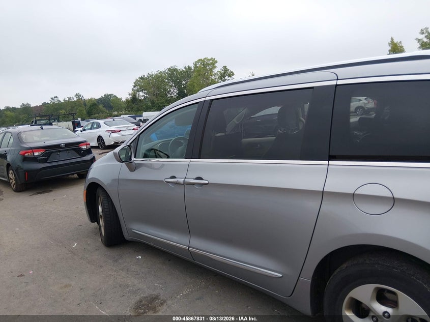 Photo 14 - CHRYSLER PACIFICA