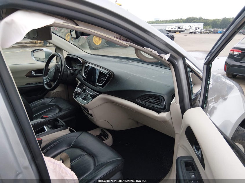 Photo 5 - CHRYSLER PACIFICA