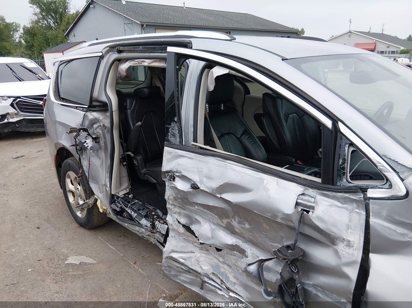 2017 CHRYSLER PACIFICA auction photo 6