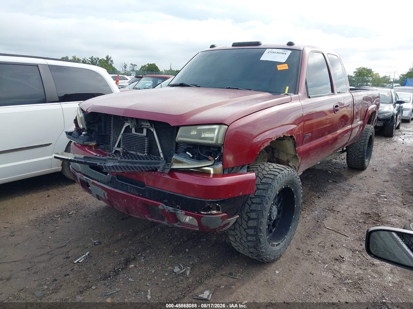 2004 Chevrolet Silverado, Front End, IAAI, VIN 1GCHK29274E319904 — photo 2
